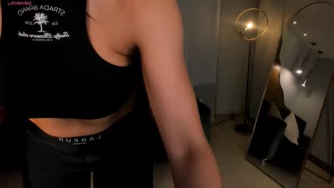 Lizzi  online show from February 6, 2026, 8:45 pm