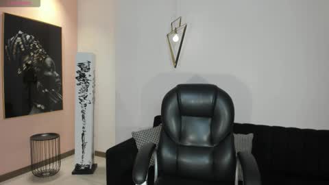 Lizzi  online show from February 23, 2026, 8:39 pm