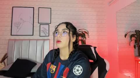 Snapshot of lizzie_evans chatting on February 18, 2026, 12:01 pm Lizzie online show from February 18, 2026, 12:01 pm