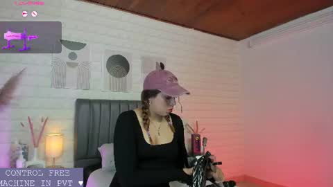 Snapshot of lizzie_evans chatting on June 13, 2026, 12:03 pm Lizzie online show from June 13, 2026, 12:03 pm