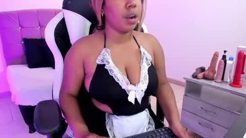 lizzie_williamss online show from April 14, 2026, 3:01 am