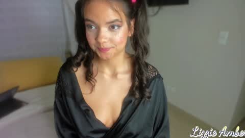 Snapshot of lizzieamber chatting on December 29, 2024, 8:22 am lizzieamber online show from December 29, 2024, 8:22 am