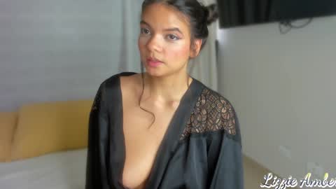 Snapshot of lizzieamber chatting on January 14, 2025, 11:31 am lizzieamber online show from January 14, 2025, 11:31 am