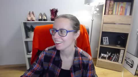 Lizzy online show from November 7, 2025, 5:40 am