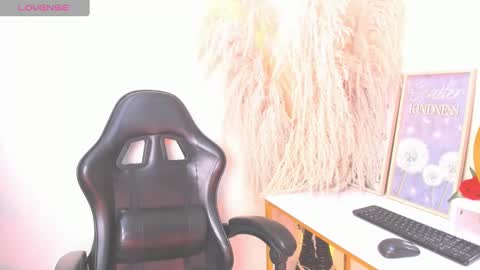 Snapshot of lizzyjones__ chatting on September 26, 2025, 5:00 am Lizzy  online show from September 26, 2025, 5:00 am