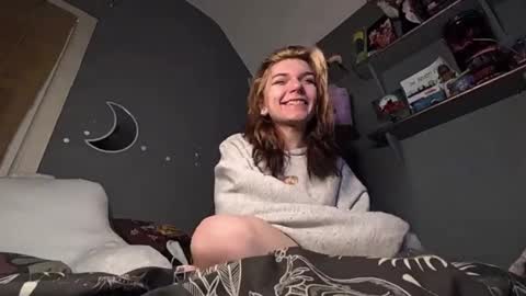 Snapshot of lizzyylovesick chatting on December 9, 2024, 5:08 pm lizzybunny online show from December 9, 2024, 5:08 pm