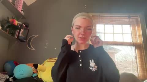 Snapshot of lizzyylovesick chatting on February 19, 2025, 2:01 pm lizzybunny online show from February 19, 2025, 2:01 pm