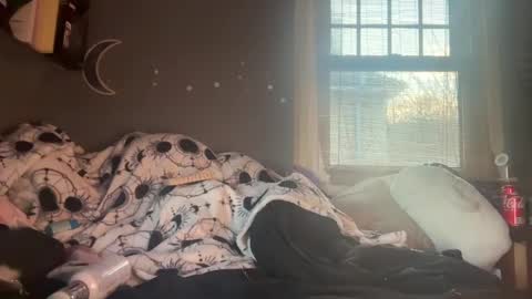 Snapshot of lizzyylovesick chatting on February 28, 2025, 4:53 pm lizzybunny online show from February 28, 2025, 4:53 pm