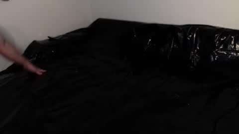 llovelatex online show from December 16, 2025, 8:25 pm