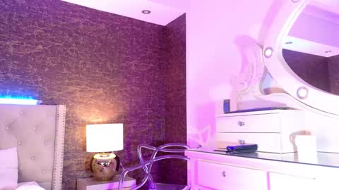  LOANA  online show from March 10, 2026, 5:29 pm