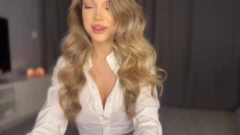 Snapshot of lodemure_ chatting on February 8, 2026, 8:34 pm Lolla online show from February 8, 2026, 8:34 pm