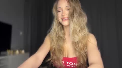 Snapshot of lodemure_ chatting on February 10, 2026, 9:52 pm Lolla online show from February 10, 2026, 9:52 pm