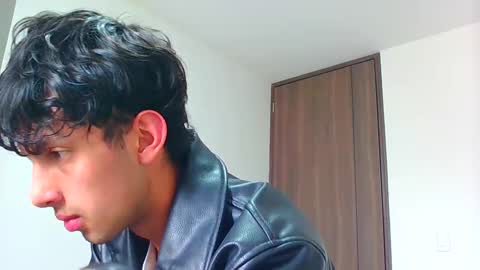 logaan_grey online show from January 4, 2025, 4:22 pm