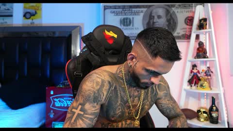 logan_hugh8 online show from December 19, 2024, 5:40 pm