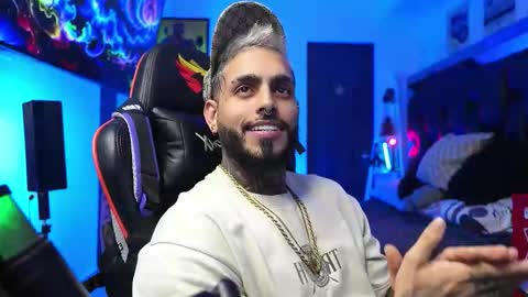 logan_hugh8 online show from February 3, 2026, 6:22 am