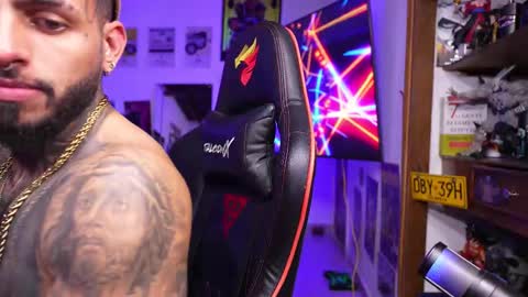 logan_hugh8 online show from March 13, 2026, 1:45 am