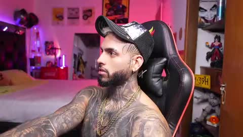 logan_hugh8 online show from April 1, 2026, 1:41 pm