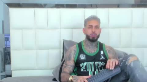 logan_hugh8 online show from July 15, 2026, 11:21 pm
