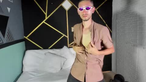 Snapshot of logan_rogers chatting on October 23, 2025, 5:23 pm Logan Rogers online show from October 23, 2025, 5:23 pm