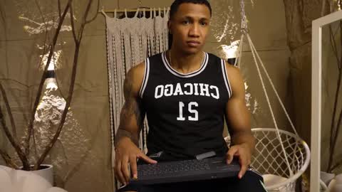 Snapshot of logan_varela chatting on September 12, 2025, 12:27 pm logan_varela online show from September 12, 2025, 12:27 pm