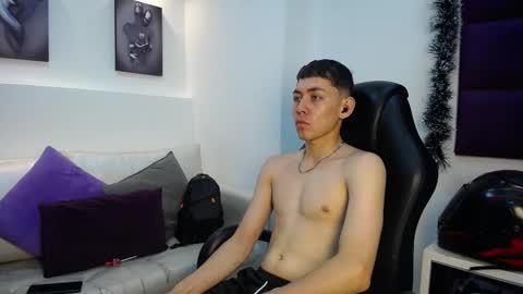 Loganfoster  online show from December 21, 2025, 8:16 pm