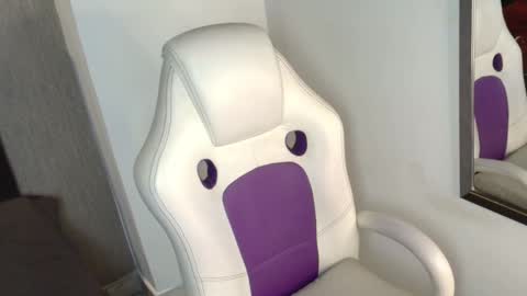 Loganfoster  online show from January 12, 2026, 8:14 pm