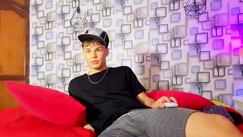logansteel_ online show from May 12, 2026, 6:54 am