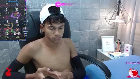 Snapshot of loistwink_1 chatting on December 20, 2024, 3:03 am LOUIS online show from December 20, 2024, 3:03 am