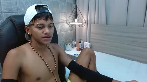 Snapshot of loistwink_1 chatting on December 31, 2024, 3:34 am LOUIS online show from December 31, 2024, 3:34 am