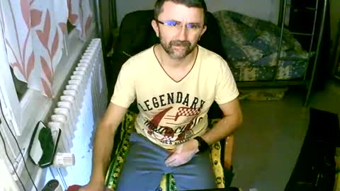 Snapshot of lokoum39 chatting on December 18, 2024, 6:14 pm lokoum39 online show from December 18, 2024, 6:14 pm
