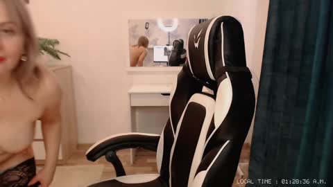 Snapshot of lola_anderson chatting on February 23, 2025, 8:28 am  Lola  online show from February 23, 2025, 8:28 am