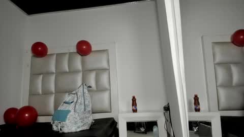 lola_js online show from April 29, 2026, 11:58 am