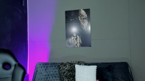 lola red online show from February 4, 2026, 7:31 pm