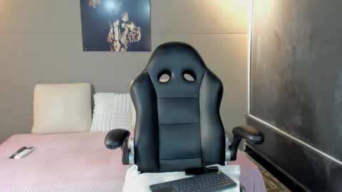 lola red online show from February 28, 2026, 11:50 pm