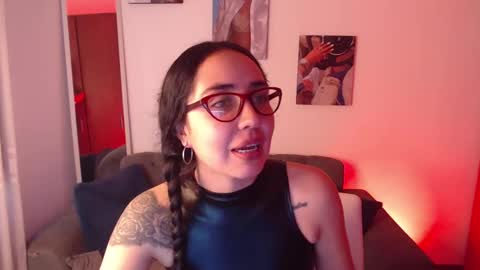 Snapshot of lolaandcamille chatting on February 27, 2025, 10:53 pm lolaandcamille online show from February 27, 2025, 10:53 pm
