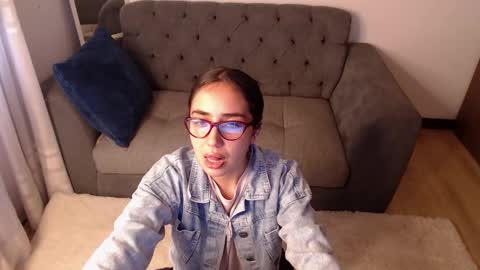 Snapshot of lolaandcamille chatting on March 4, 2025, 10:27 pm lolaandcamille online show from March 4, 2025, 10:27 pm