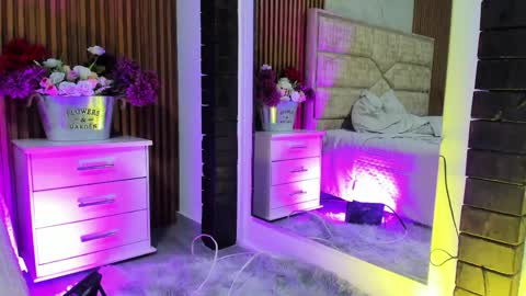 Lola Angel online show from April 2, 2026, 7:44 pm