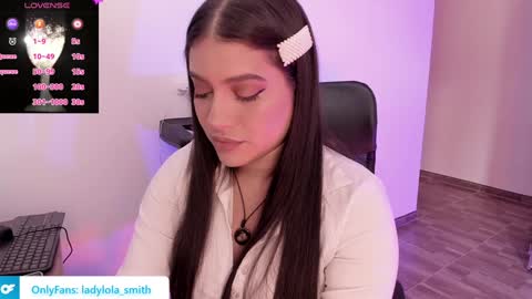 lolaasmith_21 online show from January 26, 2025, 7:52 pm