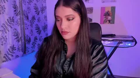 lolaasmith_21 online show from March 10, 2025, 11:06 pm