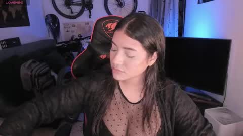 lolaasmith_21 online show from March 2, 2026, 7:54 pm