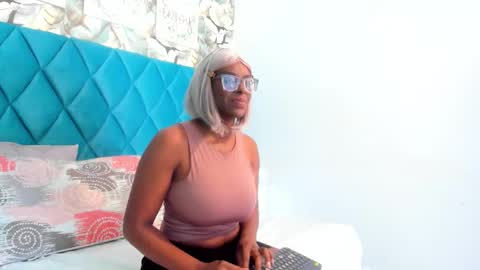 lola online show from September 21, 2025, 12:51 pm
