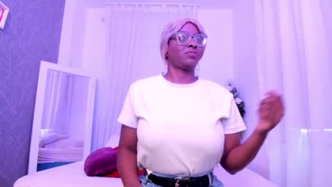lola online show from October 17, 2025, 1:35 pm