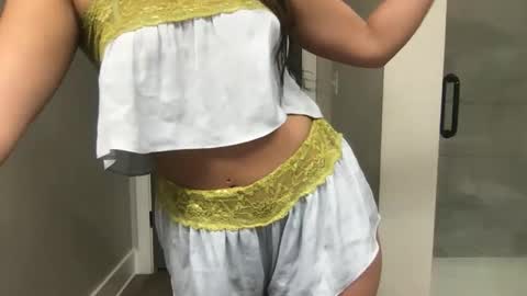 lolaskyyy159395 online show from February 3, 2026, 2:32 am