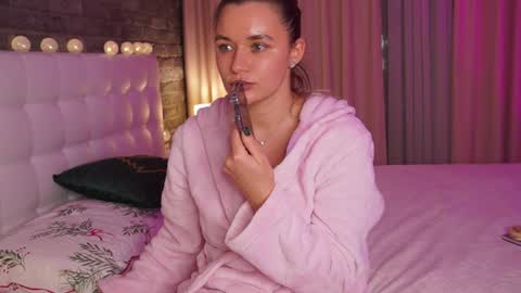 Victoria online show from December 9, 2024, 6:25 pm