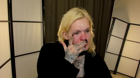 lollita online show from March 29, 2026, 6:02 am