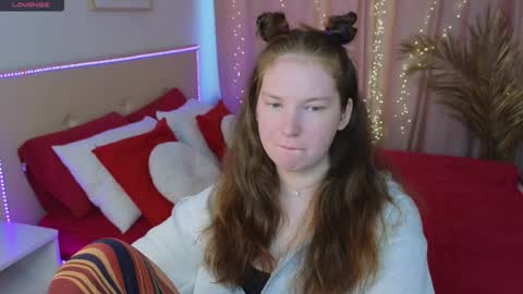 Snapshot of lolly_pump chatting on September 11, 2025, 1:33 pm Mona online show from September 11, 2025, 1:33 pm