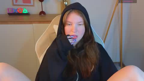 Snapshot of lolly_pump chatting on September 25, 2025, 2:43 pm Mona online show from September 25, 2025, 2:43 pm