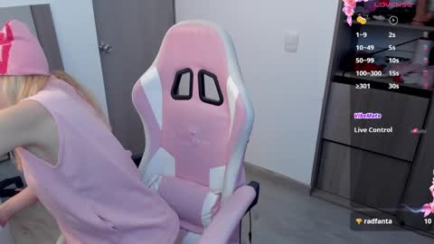 Snapshot of lollypetitte_ chatting on February 1, 2025, 1:34 am Lolly online show from February 1, 2025, 1:34 am