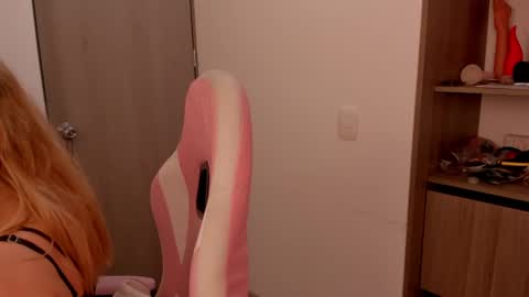 Snapshot of lollypetitte_ chatting on February 15, 2025, 2:58 am Lolly online show from February 15, 2025, 2:58 am