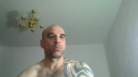 Snapshot of lolotatto chatting on April 4, 2026, 7:11 pm lolotatto online show from April 4, 2026, 7:11 pm